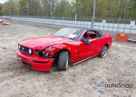 2005 Ford Mustang Gt z USA, uszkodzony, nr VIN 1ZVHT85H655259073